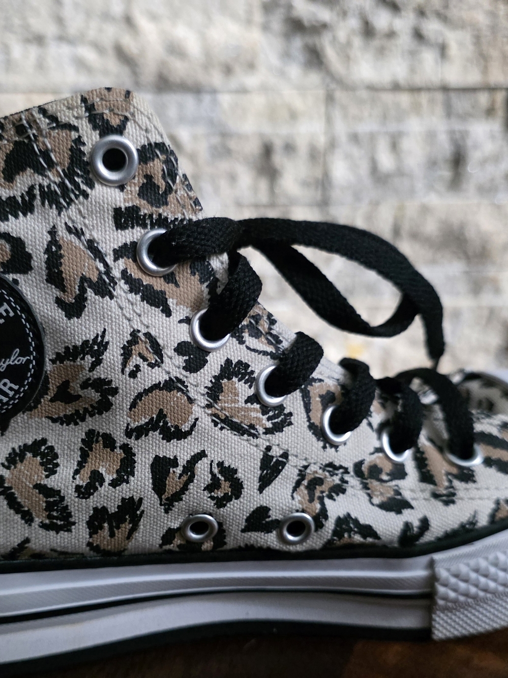 Converse Kids High-Top Sneakers in Beige, Black and Tan Leopard Print